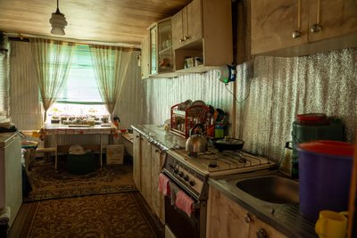 “З пакетом у руці сюди приїхала”: як війна змінила життя родини з Краснопілля “З пакетом у руці сюди приїхала”: як війна змінила життя родини з Краснопілля