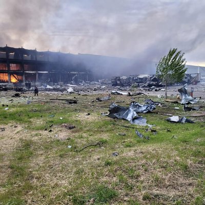 Внаслідок атаки на Одещину працівники складу отримали поранення: одна людина загинула Внаслідок атаки на Одещину працівники складу отримали поранення: одна людина загинула