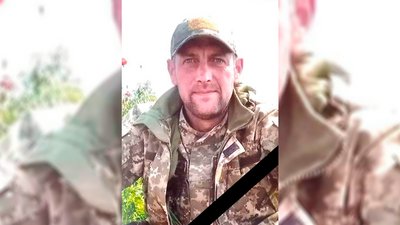 На Чернігівщині поховали трьох військових ЗСУ — Олександра Ігнатушка, Павла Ліфера та Володимира Іпатка На Чернігівщині поховали трьох військових ЗСУ — Олександра Ігнатушка, Павла Ліфера та Володимира Іпатка