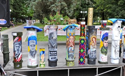 Розмальовані тубуси, благодійний аукціон, Чортківська міська рада Розмальовані тубуси, благодійний аукціон, Чортківська міська рада