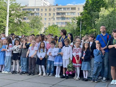 У київських школах пролунав останній дзвоник У київських школах пролунав останній дзвоник