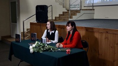 Дружина загиблого військовослужбовця з Львівщини видала книгу "Щоденники вдови" Дружина загиблого військовослужбовця з Львівщини видала книгу "Щоденники вдови"