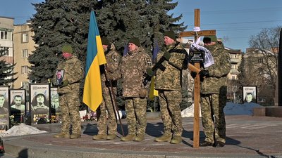 З головним сержантом Тарасом Осмоловим попрощалися у Рівному З головним сержантом Тарасом Осмоловим попрощалися у Рівному