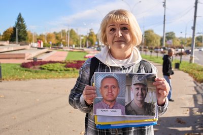 «Привертаємо увагу суспільства...». У Сумах відбулася акція на підтримку полонених і зниклих безвісти військових «Привертаємо увагу суспільства...». У Сумах відбулася акція на підтримку полонених і зниклих безвісти військових