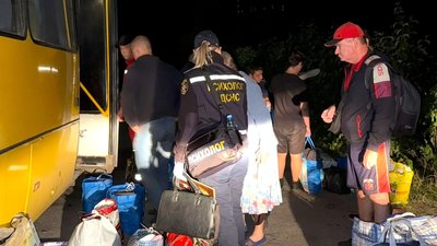 На Кіровоградщину в Гайворонську громаду евакуювали 20 жителів Донеччини На Кіровоградщину в Гайворонську громаду евакуювали 20 жителів Донеччини