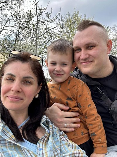 Повзла на другий поверх, щоб викликати допомогу. На Дніпропетровщині після артобстрілу рятують подружжя з Нікополя Повзла на другий поверх, щоб викликати допомогу. На Дніпропетровщині після артобстрілу рятують подружжя з Нікополя