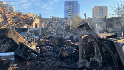 Зруйновані будинки внаслідок атаки РФ. Миколаїв, 3 серпня 2025 року Зруйновані будинки внаслідок атаки РФ. Миколаїв, 3 серпня 2025 року