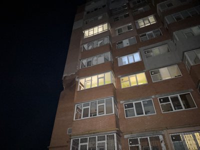 “Молнія” влучила багатоповерховий будинок у Сумах: є травмована людина