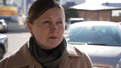"Зупинись та вшануй пам’ять": у Чернігові містяни виходять на акцію та просять дотриматися хвилини мовчання "Зупинись та вшануй пам’ять": у Чернігові містяни виходять на акцію та просять дотриматися хвилини мовчання