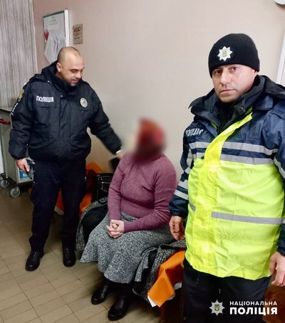 На Одещині евакуйовують водіїв та пасажирів автобусів, що застрягли у снігових заметах На Одещині евакуйовують водіїв та пасажирів автобусів, що застрягли у снігових заметах