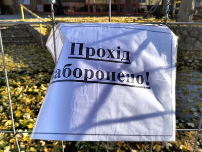 У Луцьку розпочали ремонт пошкодженого російським дроном будинку на Відродження