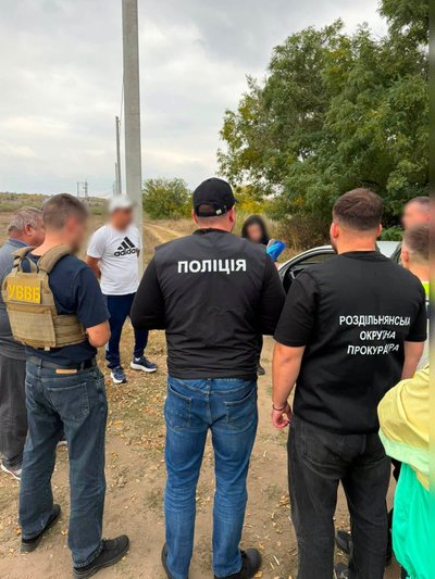 На Одещині подружжя підозрюють в організації незаконного переправлення чоловіків до Молдови На Одещині подружжя підозрюють в організації незаконного переправлення чоловіків до Молдови