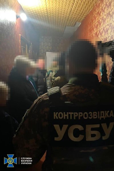 Здавали позиції українських військ під Бахмутом: СБУ викрила агентів розвідки РФ Здавали позиції українських військ під Бахмутом: СБУ викрила агентів розвідки РФ
