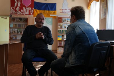“Ворог йшов рядами, мій автомат не встигав холонути”: боєць НГУ який нині служить у Сумах, про війну та поезію “Ворог йшов рядами, мій автомат не встигав холонути”: боєць НГУ який нині служить у Сумах, про війну та поезію