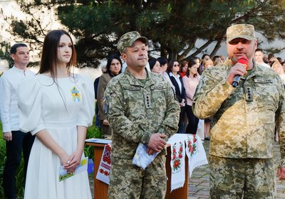 На Закарпатті випускники передали прикордонникам FPV-дрон і 25 тис. грн На Закарпатті випускники передали прикордонникам FPV-дрон і 25 тис. грн