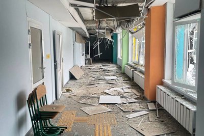 Наслідки атаки безпілотників на ліцей у Старому Салтові на Харківщині, 6 квітня 2025 року Наслідки атаки безпілотників на ліцей у Старому Салтові на Харківщині, 6 квітня 2025 року