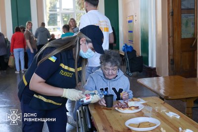 24 евакуаційний потяг з Донеччини прибув на Рівненщину 24 евакуаційний потяг з Донеччини прибув на Рівненщину