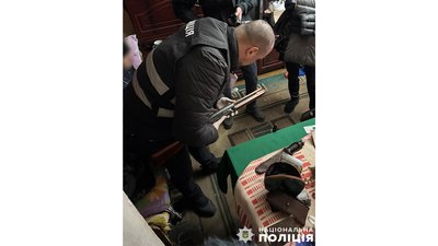 У Чернігові затримали чоловіка, якого підозрюють у торгівлі зброєю У Чернігові затримали чоловіка, якого підозрюють у торгівлі зброєю