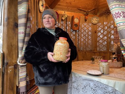 Жителька села Пістинь Ганна Ганущак Жителька села Пістинь Ганна Ганущак