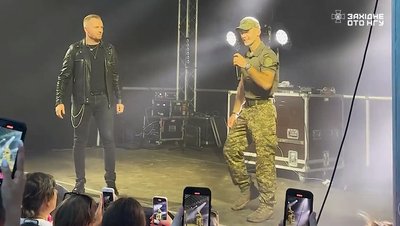 "Гріх було не скористатися моментом": гвардієць волинського підрозділу — про освідчення коханій під час концерту "Гріх було не скористатися моментом": гвардієць волинського підрозділу — про освідчення коханій під час концерту