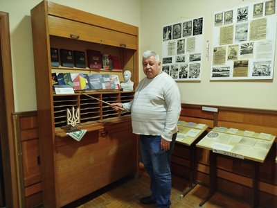 У Тернополі в музеї зберігають шафу–бюро Степана Бандери, провідник ОУН, Тернопіль, жовтень 2025 У Тернополі в музеї зберігають шафу–бюро Степана Бандери, провідник ОУН, Тернопіль, жовтень 2025