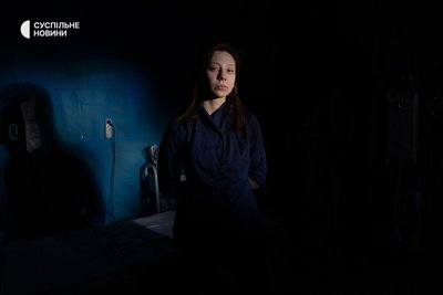 Військова Першого окремого медичного батальйону ЗСУ Карина у стабпункті на Донеччині Військова Першого окремого медичного батальйону ЗСУ Карина у стабпункті на Донеччині