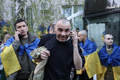 Україна та Росія провели найбільший обмін полоненими Україна та Росія провели найбільший обмін полоненими