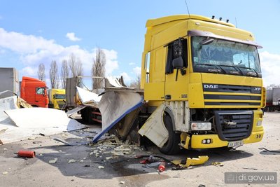 Пошкоджена техніка після удару РФ по Дергачах Пошкоджена техніка після удару РФ по Дергачах