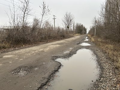Розбита дорога у Мильцях на Полтавщині без капітального ремонту 25 років Розбита дорога у Мильцях на Полтавщині без капітального ремонту 25 років