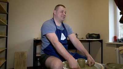 У Житомирі продають керамічні чашки ветерана з Вінниці У Житомирі продають керамічні чашки ветерана з Вінниці