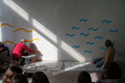 Початок малювання картини під час майстеркласу Початок малювання картини під час майстеркласу