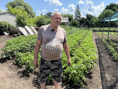 “У корови сльози капають”. Як подружжя переселенців живе за 15 кілометрів від фронту “У корови сльози капають”. Як подружжя переселенців живе за 15 кілометрів від фронту