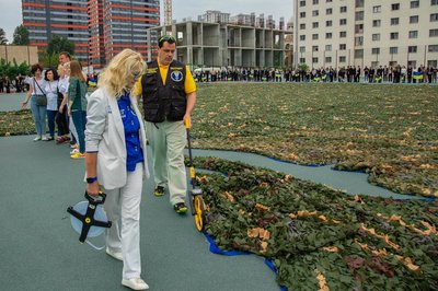 Маскувальна сітка у формі мапи України: у Києві презентували новий національний рекорд Маскувальна сітка у формі мапи України: у Києві презентували новий національний рекорд