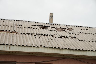 Розбили будинки та автівку газовиків: армія РФ обстріляла Стецьківку на Сумщині Розбили будинки та автівку газовиків: армія РФ обстріляла Стецьківку на Сумщині