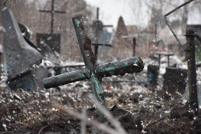 Наслідки обстрілу цвинтаря у Краматорську 1 лютого. Фото: Facebook/Олександр Гончаренко Наслідки обстрілу цвинтаря у Краматорську 1 лютого. Фото: Facebook/Олександр Гончаренко