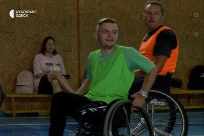 "Отямився – колінна чашечка лежить збоку": як баскетбол допомагає одеським ветеранам у реабілітації "Отямився – колінна чашечка лежить збоку": як баскетбол допомагає одеським ветеранам у реабілітації