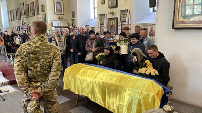 У Полтаві попрощалися із Петром Худолієм та Олегом Біжком У Полтаві попрощалися із Петром Худолієм та Олегом Біжком
