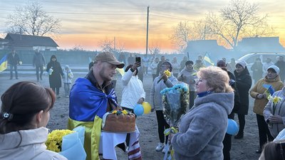 Після 23 місяців полону: на Вінниччині зустріли звільненого військового Олександра Кенєва Після 23 місяців полону: на Вінниччині зустріли звільненого військового Олександра Кенєва