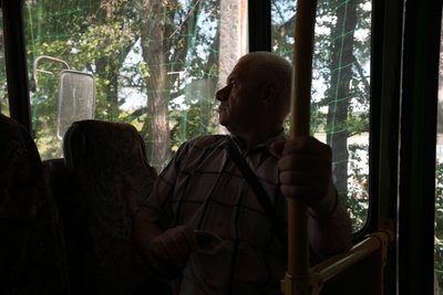 "Чую літак летить, а потім як жахне": навіщо люди їдуть за кілька кілометрів до "сірої зони" на Сумщині "Чую літак летить, а потім як жахне": навіщо люди їдуть за кілька кілометрів до "сірої зони" на Сумщині