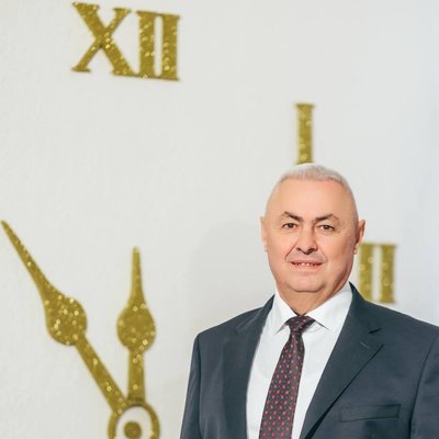 Надбавки, доплати і премії: скільки заробляють мери міст Закарпаття Надбавки, доплати і премії: скільки заробляють мери міст Закарпаття