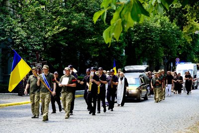В Ужгороді попрощалися із загиблим захисником Сергієм Михайленком В Ужгороді попрощалися із загиблим захисником Сергієм Михайленком