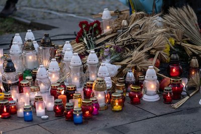В Ужгороді вшанували пам'ять жертв Голодомору В Ужгороді вшанували пам'ять жертв Голодомору