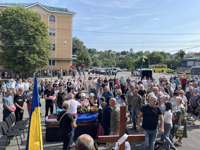 Був зниклим безвісти: на Черкащині попрощались з полеглим захисником Був зниклим безвісти: на Черкащині попрощались з полеглим захисником