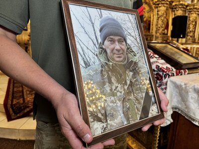 У Полтаві попрощалися із захисником Володимиром Леоновим, який загинув на Харківщині У Полтаві попрощалися із захисником Володимиром Леоновим, який загинув на Харківщині