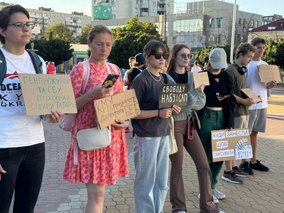 У Хмельницькому відбулась чергова акція проти обмеження повноважень НАБУ та САП У Хмельницькому відбулась чергова акція проти обмеження повноважень НАБУ та САП