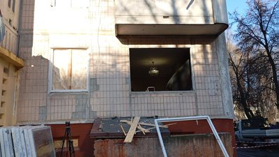 Замінюють пошкоджені вікна, ракетний удар, 24 листопада 2025, Тернопіль Замінюють пошкоджені вікна, ракетний удар, 24 листопада 2025, Тернопіль