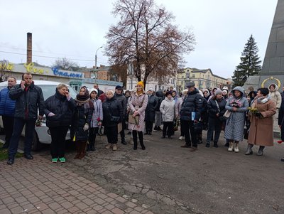 "Маємо тримати цю пам'ять живою": в Умані вшанували пам'ять полеглих бійців ЗСУ "Маємо тримати цю пам'ять живою": в Умані вшанували пам'ять полеглих бійців ЗСУ
