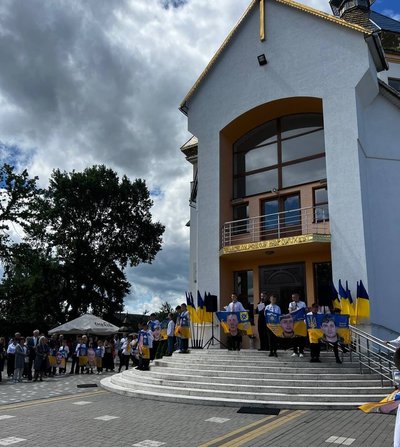 На Івано-Франківщині на благодійному ярмарку зібрали понад 105 тисяч гривень для допомоги армії На Івано-Франківщині на благодійному ярмарку зібрали понад 105 тисяч гривень для допомоги армії