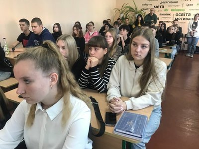 "Легкі гроші — смертельні наслідки": як підліткам Житомирщини не потрапити у пастку російських спецслужб "Легкі гроші — смертельні наслідки": як підліткам Житомирщини не потрапити у пастку російських спецслужб