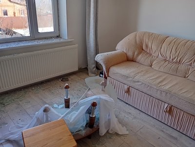 "Як на вулкані. Кожен день летять": у Сумах російський дрон пошкодив приватний будинок "Як на вулкані. Кожен день летять": у Сумах російський дрон пошкодив приватний будинок